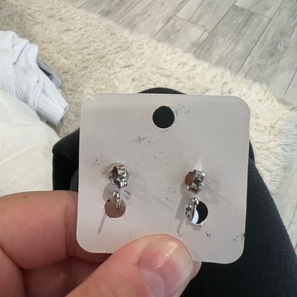 2 pairs of earrings! - Picture 4 of 5